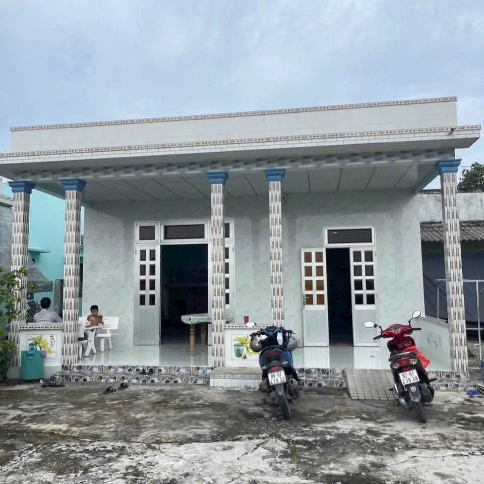 CHỦ KẸT TIỀN CẦN BÁN GẤP giá 1 tỷ 250 triệu là sở hữu căn nhà cấp 4 Dien tích 245mét ²thổ cư, tân trụ tỉnh long an  trước là đất đô thị thuộc thị trấn Tân trụ huyện tân trụ tỉnh long an