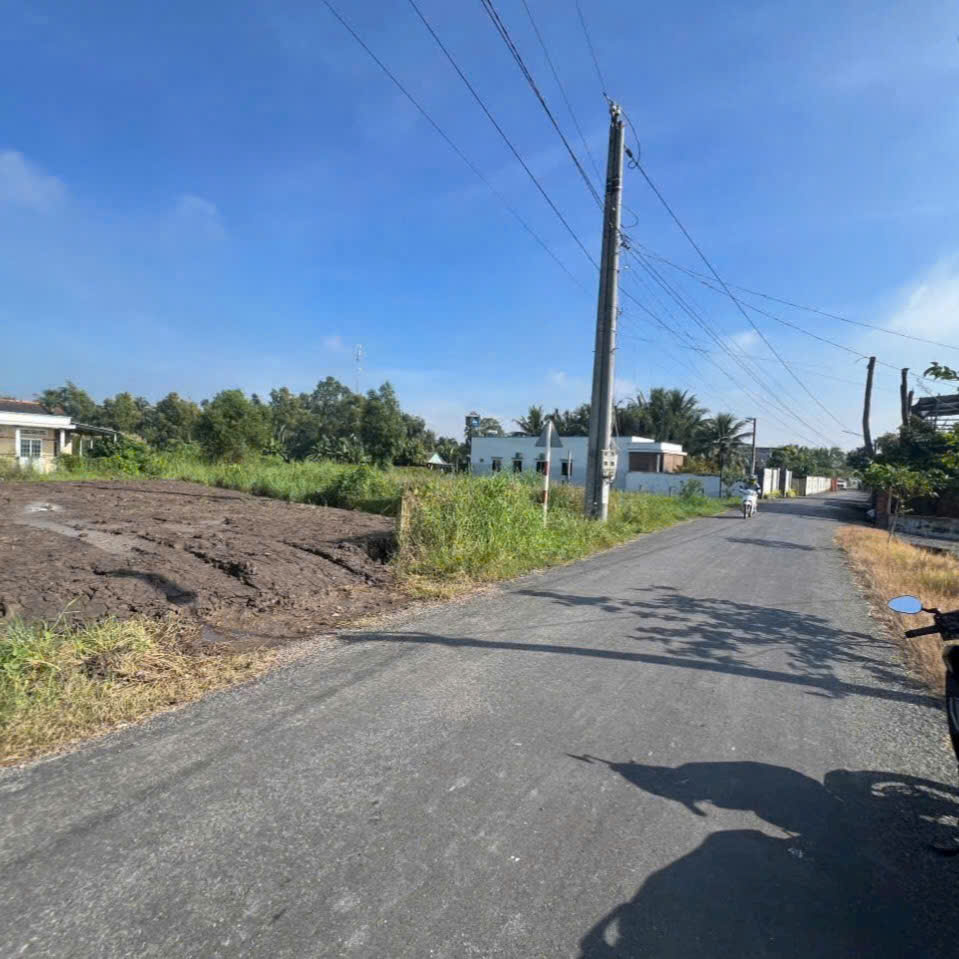 Hàng hiếm: Bán đất thổ cư mặt tiền nhựa 6m Nguyễn Thị Lầu, Tân Trụ,Long An cũ ( tây ninh mới) dt 105 m2